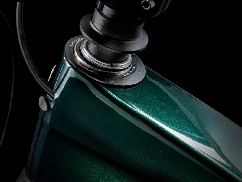 Trek Slash 9.8 GX AXS Gen 6 Full Suspension Mountain Bike 2024 in Daintree Green-7